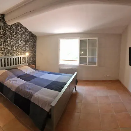 Au Pied De La Sainte Victoire